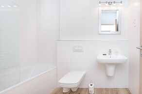 WaterFront City Apartments by UrbanRent