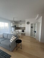 WaterFront City Apartments by UrbanRent