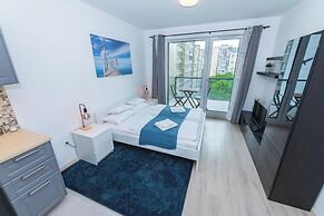 WaterFront City Apartments by UrbanRent