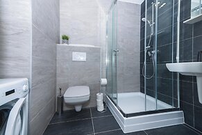 WaterFront City Apartments by UrbanRent