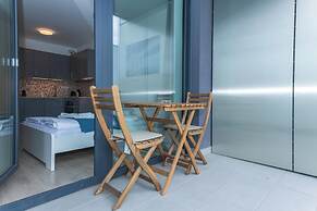 WaterFront City Apartments by UrbanRent