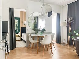 Cozy apartment right next to metro station