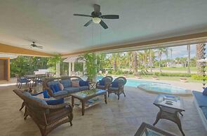 Large Golf View Villa With Pool Jacuzzi and Staff