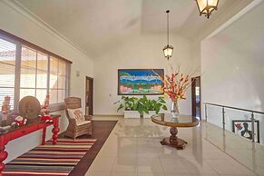 Large Golf View Villa With Pool Jacuzzi and Staff