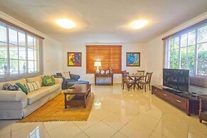 Large Golf View Villa With Pool Jacuzzi and Staff