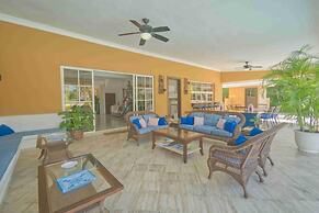 Large Golf View Villa With Pool Jacuzzi and Staff