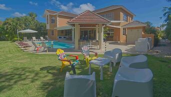 Large Golf View Villa With Pool Jacuzzi and Staff