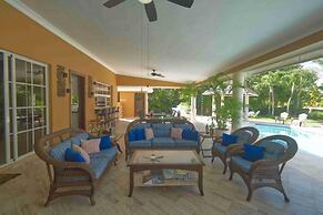 Large Golf View Villa With Pool Jacuzzi and Staff