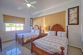 Large Golf View Villa With Pool Jacuzzi and Staff