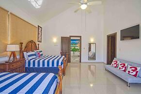 Large Golf View Villa With Pool Jacuzzi and Staff