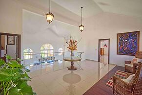 Large Golf View Villa With Pool Jacuzzi and Staff