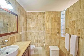 Large Golf View Villa With Pool Jacuzzi and Staff