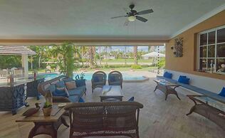 Large Golf View Villa With Pool Jacuzzi and Staff