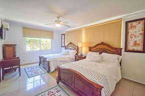 Large Golf View Villa With Pool Jacuzzi and Staff