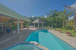 Large Golf View Villa With Pool Jacuzzi and Staff