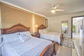 Large Golf View Villa With Pool Jacuzzi and Staff