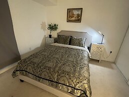 Waterfront Boutique Suites