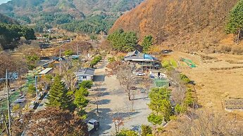 Gapyeong Dolgungpensyeon&kaempingjang