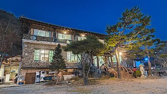 Gapyeong Dolgungpensyeon&kaempingjang