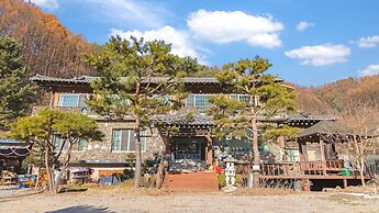 Gapyeong Dolgungpensyeon&kaempingjang