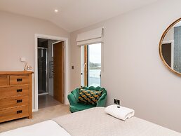 Woodbridge Penthouse