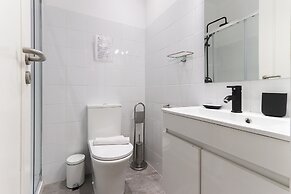 Oeiras Balcony by Homing