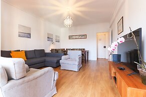 Oeiras Balcony by Homing