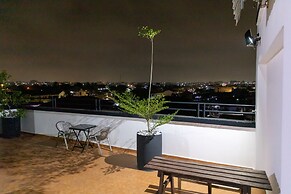 Executive Three Bedroom Furnished Apartment