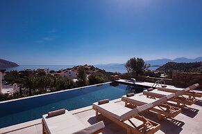 Luxury Villa With Stunning Views in Agios Nikolaos