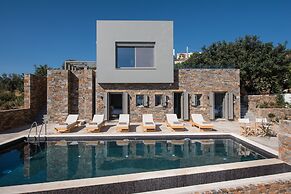 Luxury Villa With Stunning Views in Agios Nikolaos