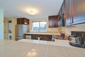 Cozy 2BR Condo With Parking in the Heart of Fremont! 2 Bedroom Condo b