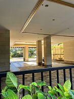 Charming Royal Garden Condo by RedAwning