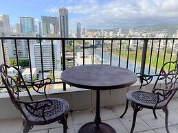 Charming Royal Garden Condo by RedAwning