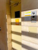 Charming Royal Garden Condo by RedAwning