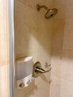 Charming Royal Garden Condo by RedAwning