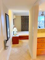 Charming Royal Garden Condo by RedAwning