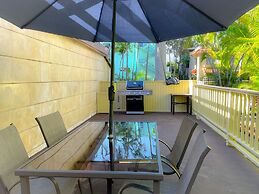 Charming Royal Garden Condo by RedAwning