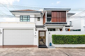 Exquisite Pool Villa B