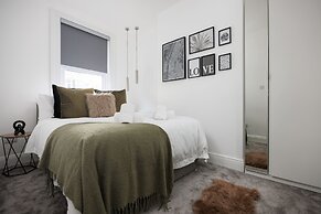 Beautiful 3 Bed House - Habita Property