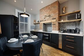 Beautiful 3 Bed House - Habita Property