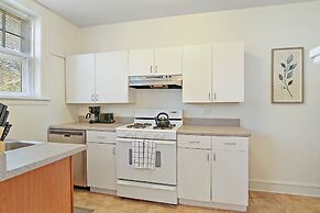 1-Bedroom Nice Apartment in Skokie