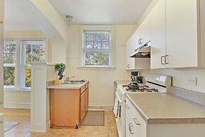 1-Bedroom Nice Apartment in Skokie