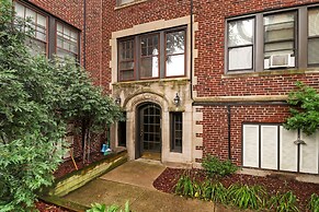 Simple and Roomy 1BR Apt in Evanston