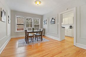 Simple and Roomy 1BR Apt in Evanston
