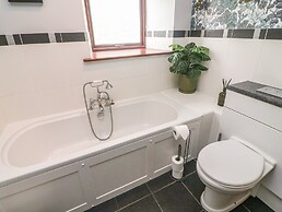 The Arches Larklands