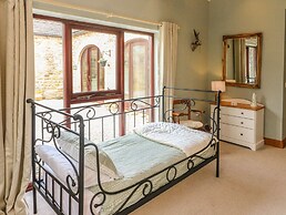 The Arches Larklands