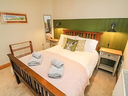 The Arches Larklands