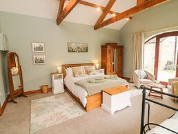 The Arches Larklands