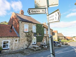 The Arches Larklands