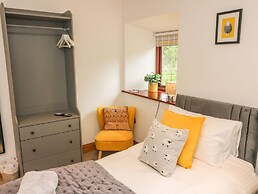 The Arches Larklands